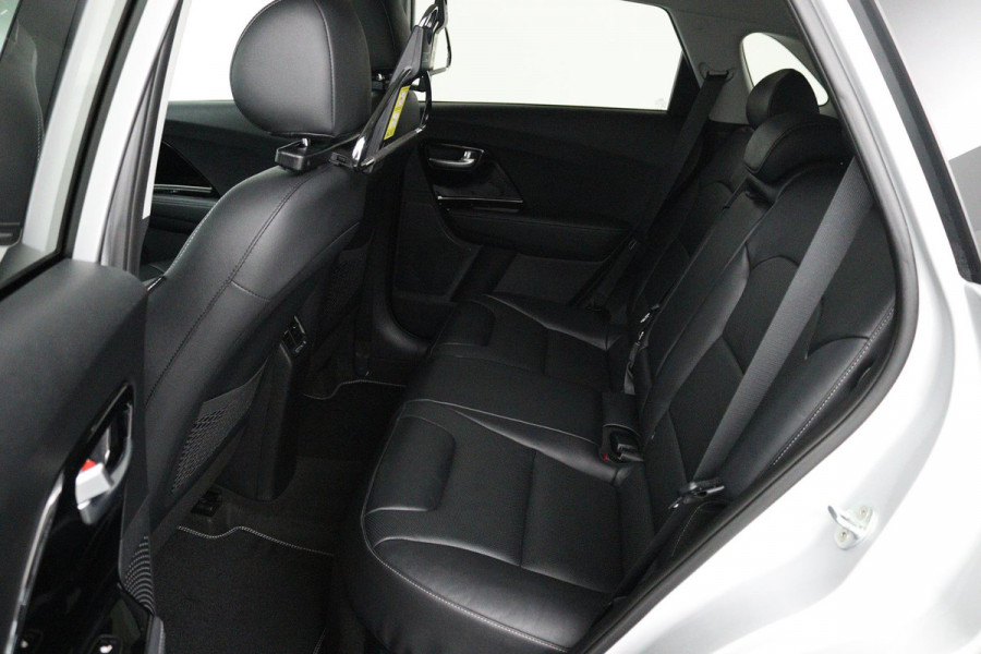 Kia Niro 1.6 GDi Hybrid ExecutiveLine (PANORAMADAK, TREKHAAK AFNEEMBAAR, JBL SOUND, STOELKOELING/VERWARMING, DEALER ONDERHOUDEN)