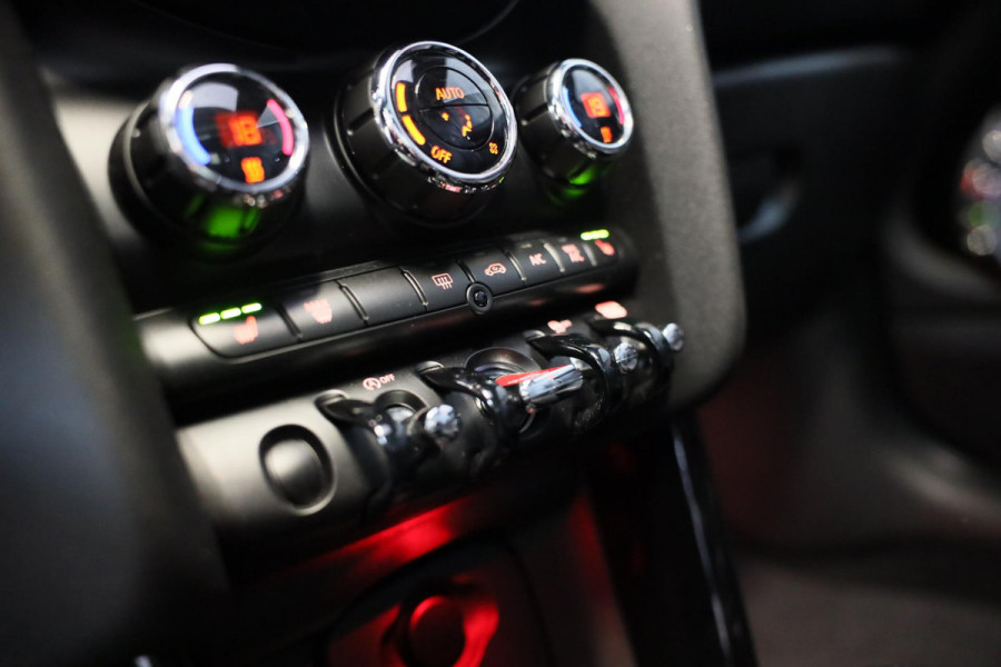 MINI Cooper 1.5 FACELIFT / AUT / Open Panoramadak / Navi / Ecc / Elek Pakket / Leder / Led / Pdc / 17 Inch