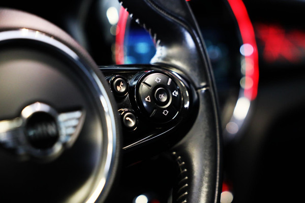 MINI Cooper 1.5 FACELIFT / AUT / Open Panoramadak / Navi / Ecc / Elek Pakket / Leder / Led / Pdc / 17 Inch