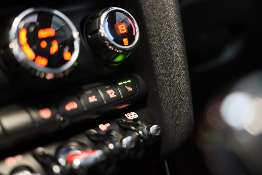 MINI Cooper 1.5 FACELIFT / AUT / Open Panoramadak / Navi / Ecc / Elek Pakket / Leder / Led / Pdc / 17 Inch