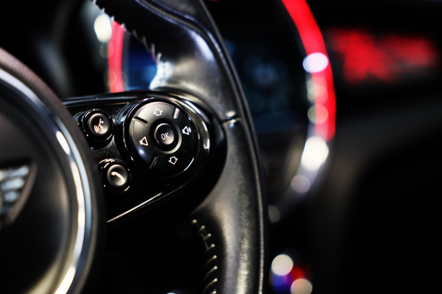 MINI Cooper 1.5 FACELIFT / AUT / Open Panoramadak / Navi / Ecc / Elek Pakket / Leder / Led / Pdc / 17 Inch
