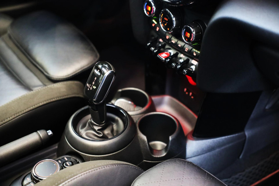 MINI Cooper 1.5 FACELIFT / AUT / Open Panoramadak / Navi / Ecc / Elek Pakket / Leder / Led / Pdc / 17 Inch