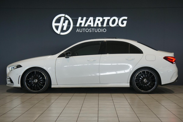 Mercedes-Benz A-Klasse 180 AMG Line + SCHUIFDAK / CAMERA / NIGHTPAKKET / WIDESCREEN / CARPLAY Mercedes-Benz A-Klasse 180 AMG Line + SCHUIFDAK / CAMERA / NIGHTPAKKET / WIDESCREEN / CARPLAY