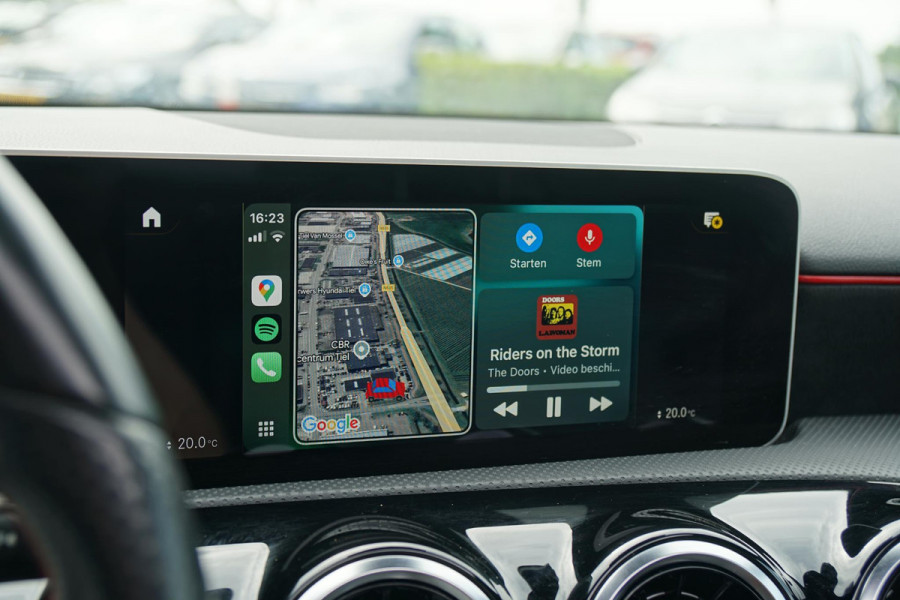 Mercedes-Benz A-Klasse 180 AMG Line + SCHUIFDAK / CAMERA / NIGHTPAKKET / WIDESCREEN / CARPLAY Mercedes-Benz A-Klasse 180 AMG Line + SCHUIFDAK / CAMERA / NIGHTPAKKET / WIDESCREEN / CARPLAY