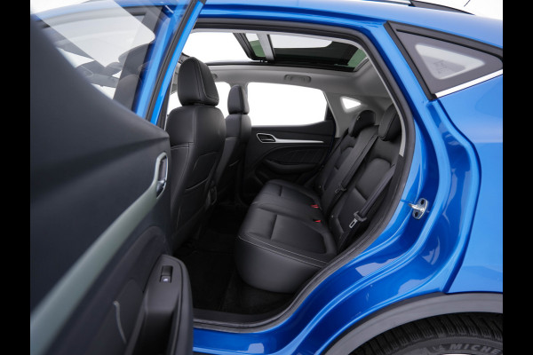 MG ZS EV Luxury 45 kWh {SOH-96 %} (INCL-BTW) Aut. *PANO | LUXURY-LEATHER | CCS-FASTLOADER | KEYLESS | NAVI-FULLMAP | ADAPTIVE-CRUISE | CAMERA | HEATED-SPORTSEATS | CARPLAY | BLINDSPOT | DAB | LANE-ASSIST | PRIVACY-GLASS | 17"