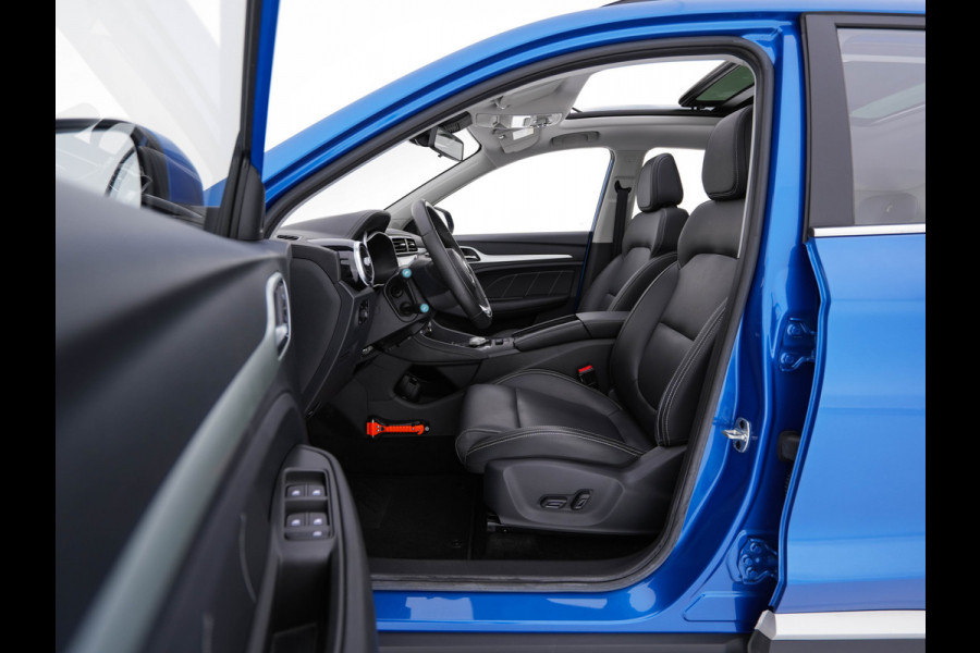 MG ZS EV Luxury 45 kWh {SOH-96 %} (INCL-BTW) Aut. *PANO | LUXURY-LEATHER | CCS-FASTLOADER | KEYLESS | NAVI-FULLMAP | ADAPTIVE-CRUISE | CAMERA | HEATED-SPORTSEATS | CARPLAY | BLINDSPOT | DAB | LANE-ASSIST | PRIVACY-GLASS | 17"