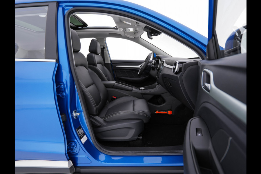 MG ZS EV Luxury 45 kWh {SOH-96 %} (INCL-BTW) Aut. *PANO | LUXURY-LEATHER | CCS-FASTLOADER | KEYLESS | NAVI-FULLMAP | ADAPTIVE-CRUISE | CAMERA | HEATED-SPORTSEATS | CARPLAY | BLINDSPOT | DAB | LANE-ASSIST | PRIVACY-GLASS | 17"