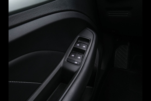 MG ZS EV Luxury 45 kWh {SOH-96 %} (INCL-BTW) Aut. *PANO | LUXURY-LEATHER | CCS-FASTLOADER | KEYLESS | NAVI-FULLMAP | ADAPTIVE-CRUISE | CAMERA | HEATED-SPORTSEATS | CARPLAY | BLINDSPOT | DAB | LANE-ASSIST | PRIVACY-GLASS | 17"
