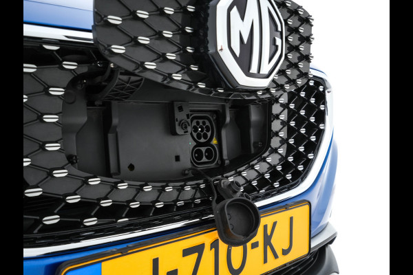 MG ZS EV Luxury 45 kWh {SOH-96 %} (INCL-BTW) Aut. *PANO | LUXURY-LEATHER | CCS-FASTLOADER | KEYLESS | NAVI-FULLMAP | ADAPTIVE-CRUISE | CAMERA | HEATED-SPORTSEATS | CARPLAY | BLINDSPOT | DAB | LANE-ASSIST | PRIVACY-GLASS | 17"