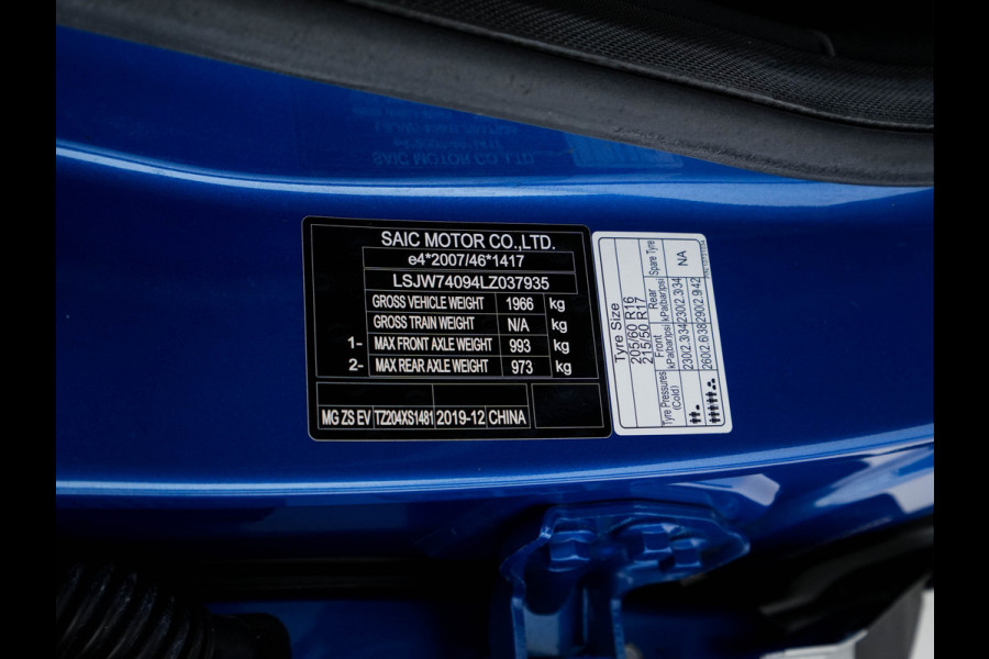 MG ZS EV Luxury 45 kWh {SOH-96 %} (INCL-BTW) Aut. *PANO | LUXURY-LEATHER | CCS-FASTLOADER | KEYLESS | NAVI-FULLMAP | ADAPTIVE-CRUISE | CAMERA | HEATED-SPORTSEATS | CARPLAY | BLINDSPOT | DAB | LANE-ASSIST | PRIVACY-GLASS | 17"