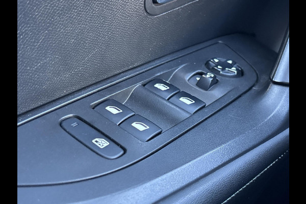 Peugeot 2008 1.2 PureTech Blue Lease Allure | nieuwe distributierem Peugeot 2008 1.2 PureTech Blue Lease Allure | nieuwe distributierem