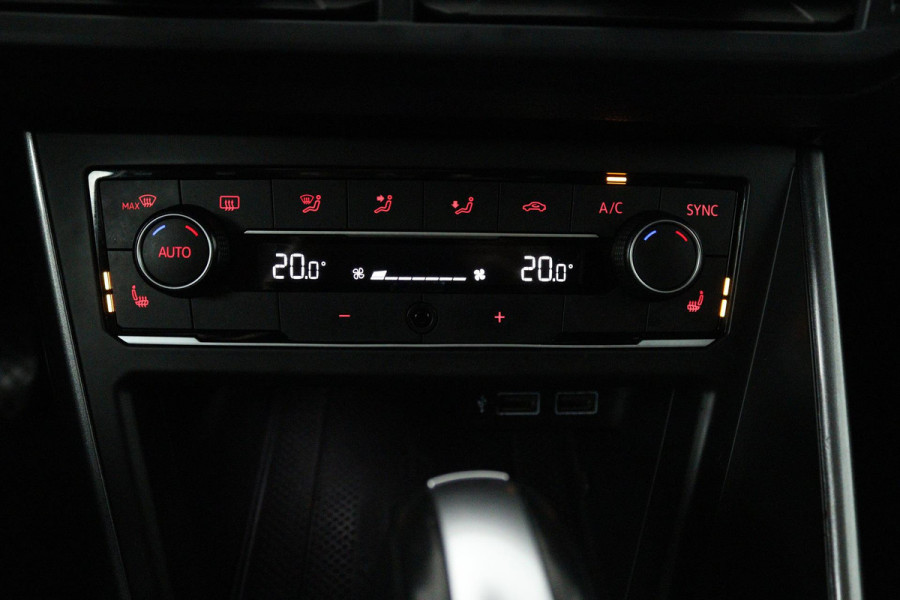 Volkswagen Polo 1.0 TSI Highline Business R Automaat (PANORAMADAK, VIRTUAL, CARPLAY, CAMERA, STOELVERWARMING, GOED ONDERHOUDEN)