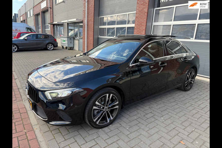 Mercedes-Benz A250e Limo Widescreen LED Pano Sfeer Carplay
