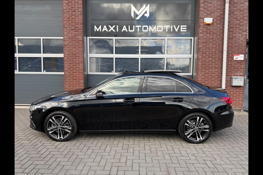 Mercedes-Benz A250e Limo Widescreen LED Pano Sfeer Carplay