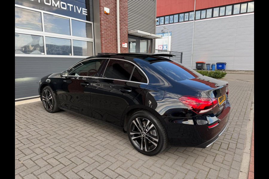 Mercedes-Benz A250e Limo Widescreen LED Pano Sfeer Carplay