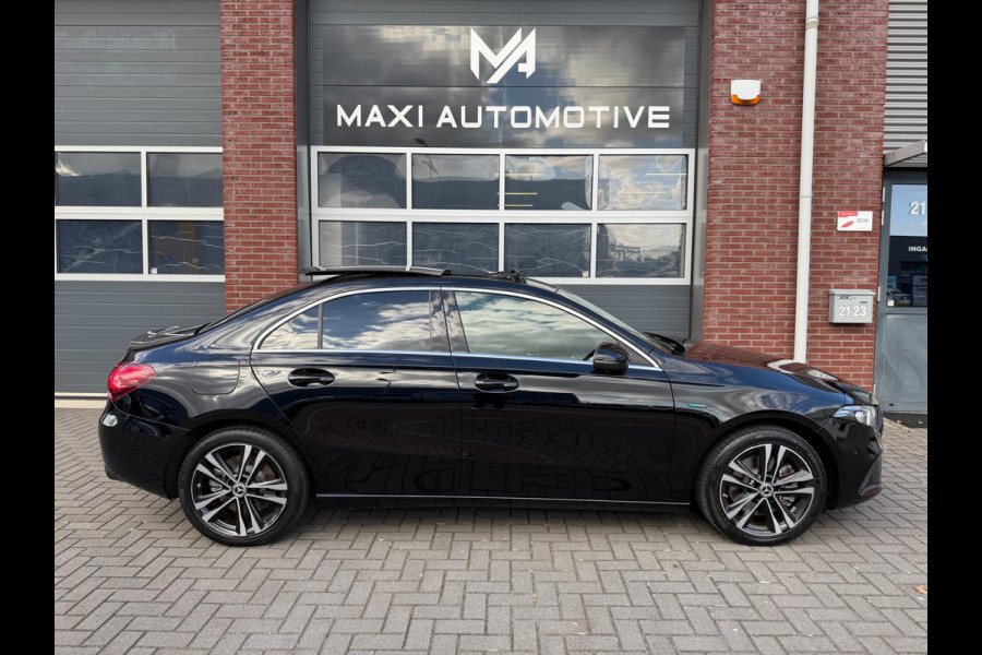 Mercedes-Benz A250e Limo Widescreen LED Pano Sfeer Carplay