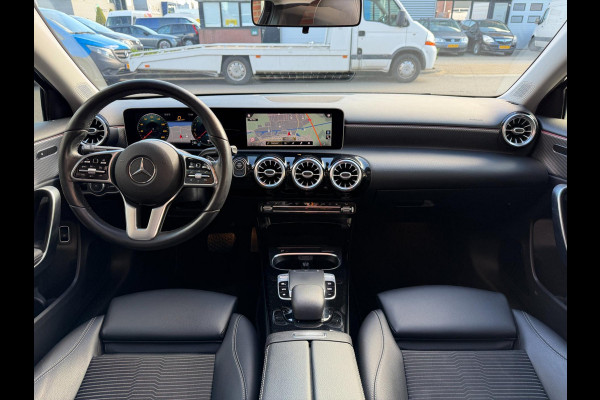 Mercedes-Benz A250e Limo Widescreen LED Pano Sfeer Carplay