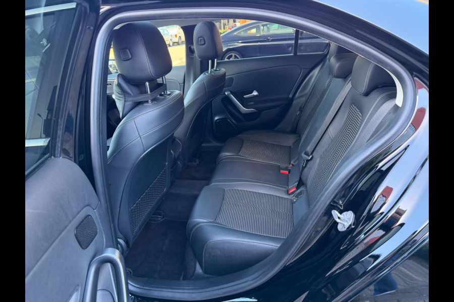Mercedes-Benz A250e Limo Widescreen LED Pano Sfeer Carplay