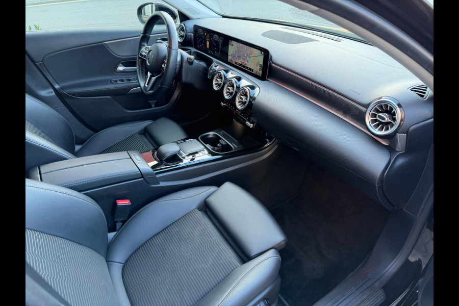 Mercedes-Benz A250e Limo Widescreen LED Pano Sfeer Carplay