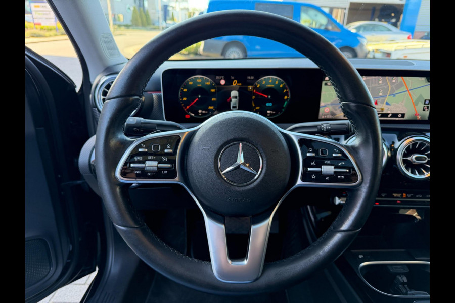 Mercedes-Benz A250e Limo Widescreen LED Pano Sfeer Carplay