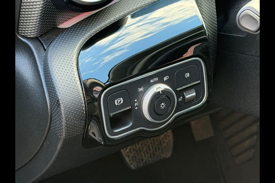 Mercedes-Benz A250e Limo Widescreen LED Pano Sfeer Carplay