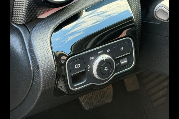 Mercedes-Benz A250e Limo Widescreen LED Pano Sfeer Carplay