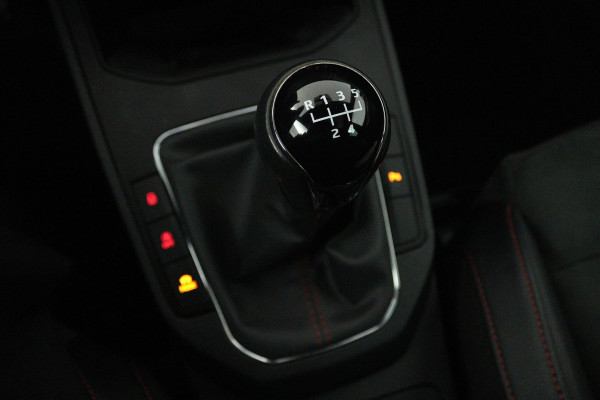 Seat Ibiza 1.0 TSI FR Business Intense Automaat (PANORAMADAK, DIGITALE COCKPIT, CARPLAY, XENON, CAMERA, PDC, GOED ONDERHOUDEN)