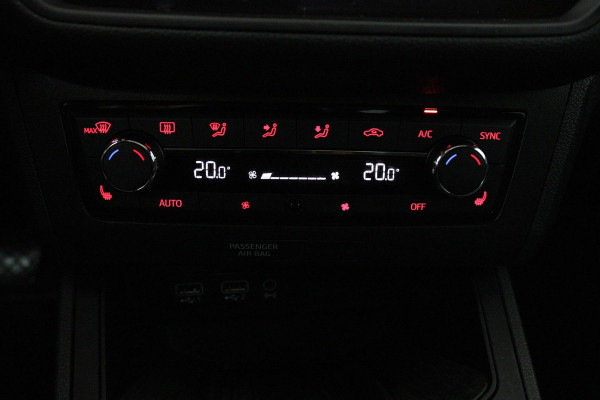 Seat Ibiza 1.0 TSI FR Business Intense Automaat (PANORAMADAK, DIGITALE COCKPIT, CARPLAY, XENON, CAMERA, PDC, GOED ONDERHOUDEN)
