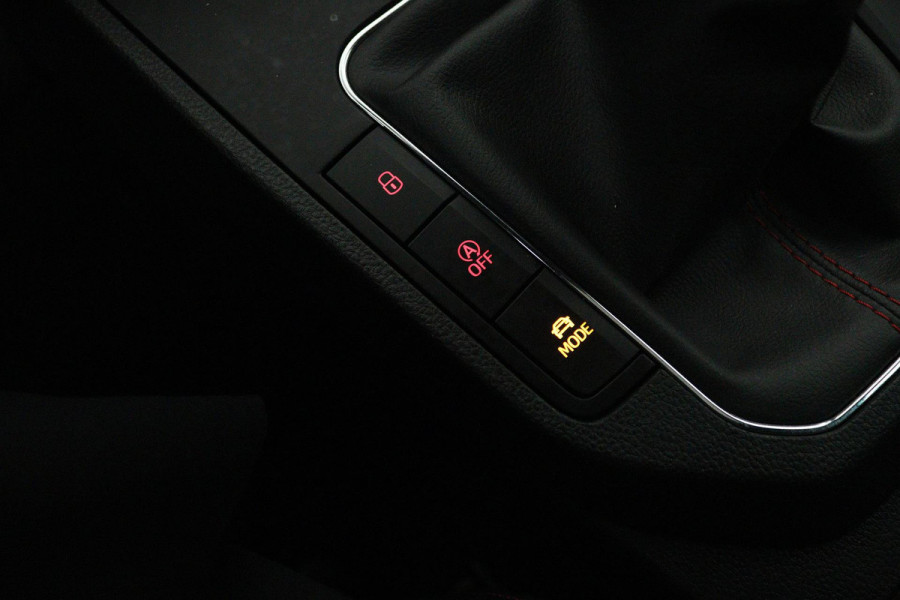 Seat Ibiza 1.0 TSI FR Business Intense Automaat (PANORAMADAK, DIGITALE COCKPIT, CARPLAY, XENON, CAMERA, PDC, GOED ONDERHOUDEN)
