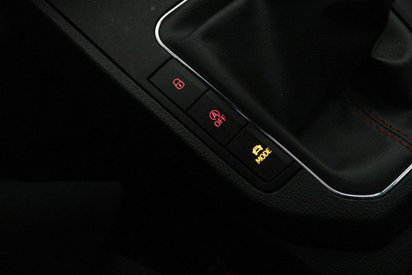 Seat Ibiza 1.0 TSI FR Business Intense Automaat (PANORAMADAK, DIGITALE COCKPIT, CARPLAY, XENON, CAMERA, PDC, GOED ONDERHOUDEN)