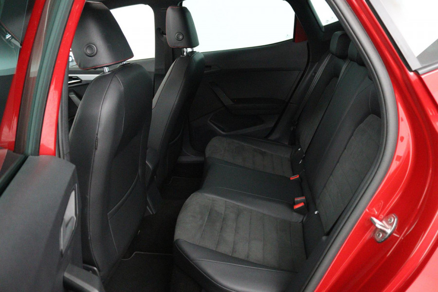 Seat Ibiza 1.0 TSI FR Business Intense Automaat (PANORAMADAK, DIGITALE COCKPIT, CARPLAY, XENON, CAMERA, PDC, GOED ONDERHOUDEN)