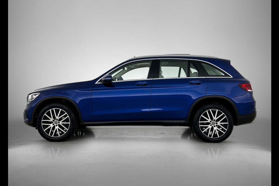 Mercedes-Benz GLC 300e 4MATIC Business Solution Luxury Panoramadak| Lichtmetalen velgen | Elect. bed. voorstoelen met Memory | Trekhaak | Parking support met camera achter | Inclusief 24 maanden Mercedes-Benz Certified garantie voor Europa