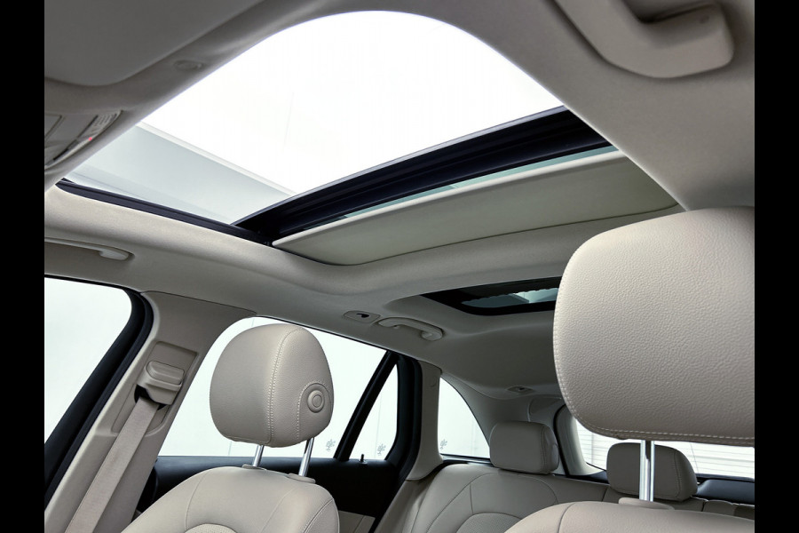 Mercedes-Benz GLC 300e 4MATIC Business Solution Luxury Panoramadak| Lichtmetalen velgen | Elect. bed. voorstoelen met Memory | Trekhaak | Parking support met camera achter | Inclusief 24 maanden Mercedes-Benz Certified garantie voor Europa