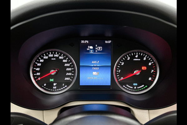 Mercedes-Benz GLC 300e 4MATIC Business Solution Luxury Panoramadak| Lichtmetalen velgen | Elect. bed. voorstoelen met Memory | Trekhaak | Parking support met camera achter | Inclusief 24 maanden Mercedes-Benz Certified garantie voor Europa
