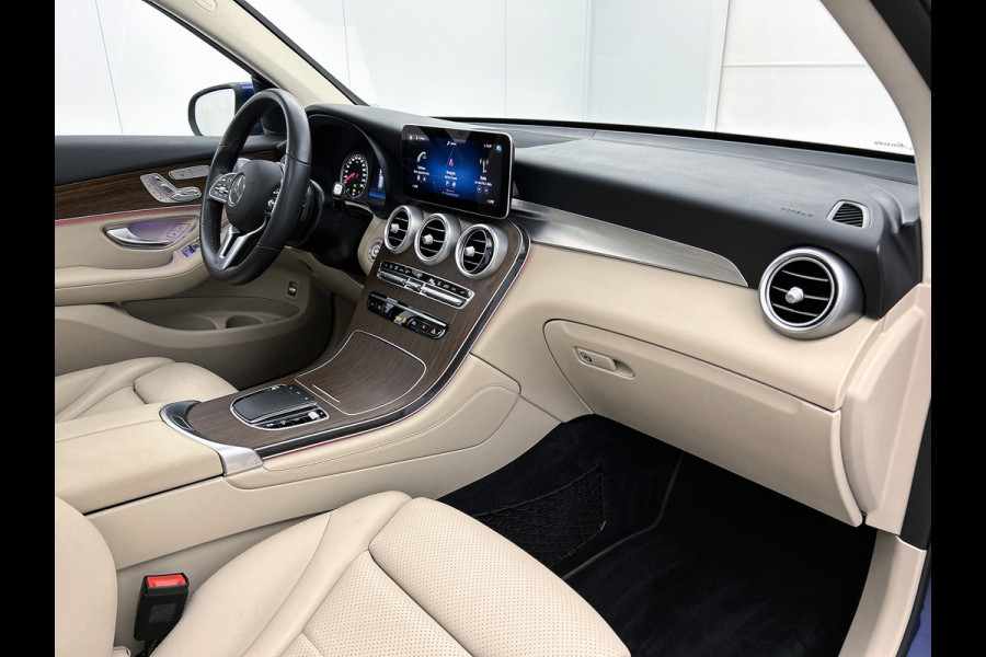 Mercedes-Benz GLC 300e 4MATIC Business Solution Luxury Panoramadak| Lichtmetalen velgen | Elect. bed. voorstoelen met Memory | Trekhaak | Parking support met camera achter | Inclusief 24 maanden Mercedes-Benz Certified garantie voor Europa