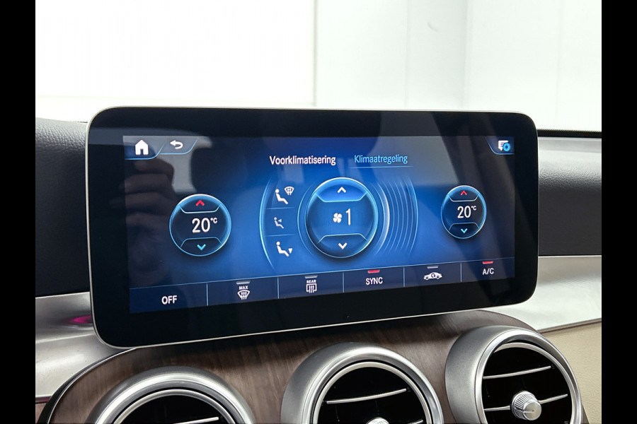 Mercedes-Benz GLC 300e 4MATIC Business Solution Luxury Panoramadak| Lichtmetalen velgen | Elect. bed. voorstoelen met Memory | Trekhaak | Parking support met camera achter | Inclusief 24 maanden Mercedes-Benz Certified garantie voor Europa