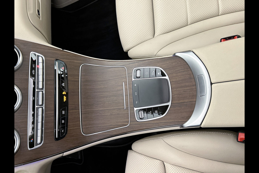 Mercedes-Benz GLC 300e 4MATIC Business Solution Luxury Panoramadak| Lichtmetalen velgen | Elect. bed. voorstoelen met Memory | Trekhaak | Parking support met camera achter | Inclusief 24 maanden Mercedes-Benz Certified garantie voor Europa