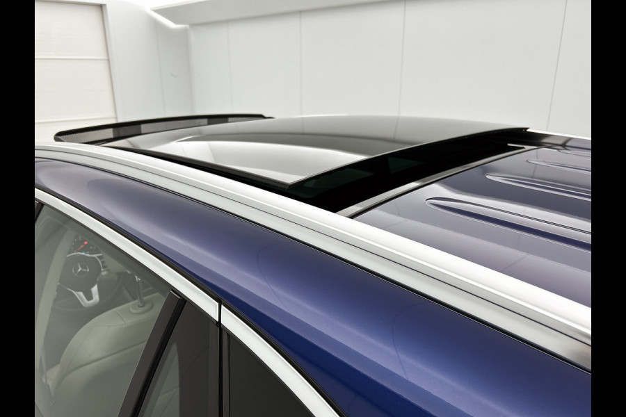 Mercedes-Benz GLC 300e 4MATIC Business Solution Luxury Panoramadak| Lichtmetalen velgen | Elect. bed. voorstoelen met Memory | Trekhaak | Parking support met camera achter | Inclusief 24 maanden Mercedes-Benz Certified garantie voor Europa