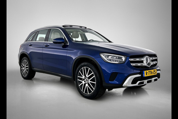Mercedes-Benz GLC 300e 4MATIC Business Solution Luxury Panoramadak| Lichtmetalen velgen | Elect. bed. voorstoelen met Memory | Trekhaak | Parking support met camera achter | Inclusief 24 maanden Mercedes-Benz Certified garantie voor Europa