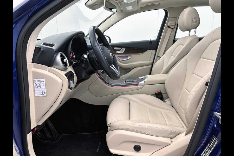 Mercedes-Benz GLC 300e 4MATIC Business Solution Luxury Panoramadak| Lichtmetalen velgen | Elect. bed. voorstoelen met Memory | Trekhaak | Parking support met camera achter | Inclusief 24 maanden Mercedes-Benz Certified garantie voor Europa