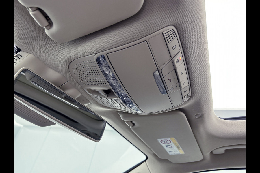Mercedes-Benz GLC 300e 4MATIC Business Solution Luxury Panoramadak| Lichtmetalen velgen | Elect. bed. voorstoelen met Memory | Trekhaak | Parking support met camera achter | Inclusief 24 maanden Mercedes-Benz Certified garantie voor Europa