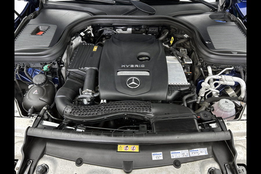 Mercedes-Benz GLC 300e 4MATIC Business Solution Luxury Panoramadak| Lichtmetalen velgen | Elect. bed. voorstoelen met Memory | Trekhaak | Parking support met camera achter | Inclusief 24 maanden Mercedes-Benz Certified garantie voor Europa