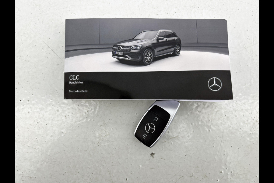 Mercedes-Benz GLC 300e 4MATIC Business Solution Luxury Panoramadak| Lichtmetalen velgen | Elect. bed. voorstoelen met Memory | Trekhaak | Parking support met camera achter | Inclusief 24 maanden Mercedes-Benz Certified garantie voor Europa