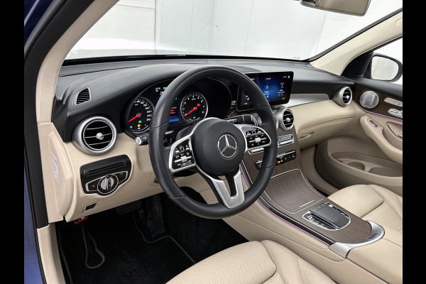Mercedes-Benz GLC 300e 4MATIC Business Solution Luxury Panoramadak| Lichtmetalen velgen | Elect. bed. voorstoelen met Memory | Trekhaak | Parking support met camera achter | Inclusief 24 maanden Mercedes-Benz Certified garantie voor Europa