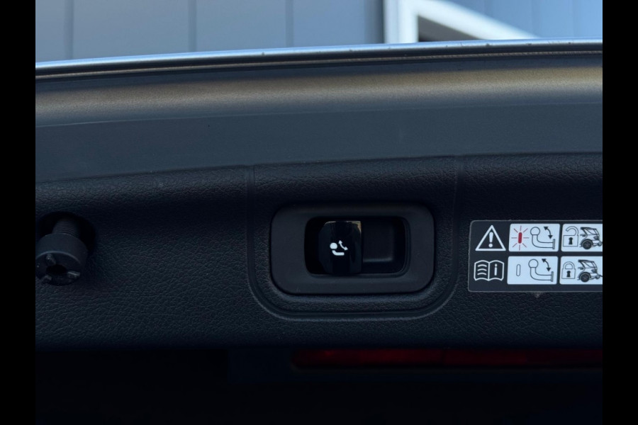 Mercedes-Benz C-Klasse 300 e AMG Line 2023 PANO NAVI AMBIENT WIDESCREEN CAMERA CR CONTR
