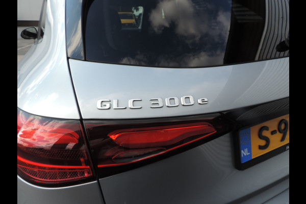 Mercedes-Benz GLC 300e 4MATIC Luxury Line