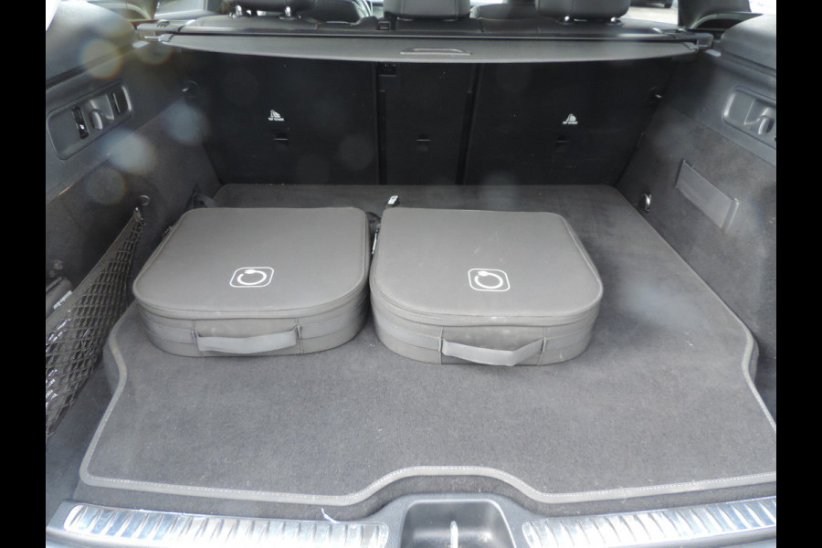 Mercedes-Benz GLC 300e 4MATIC Luxury Line
