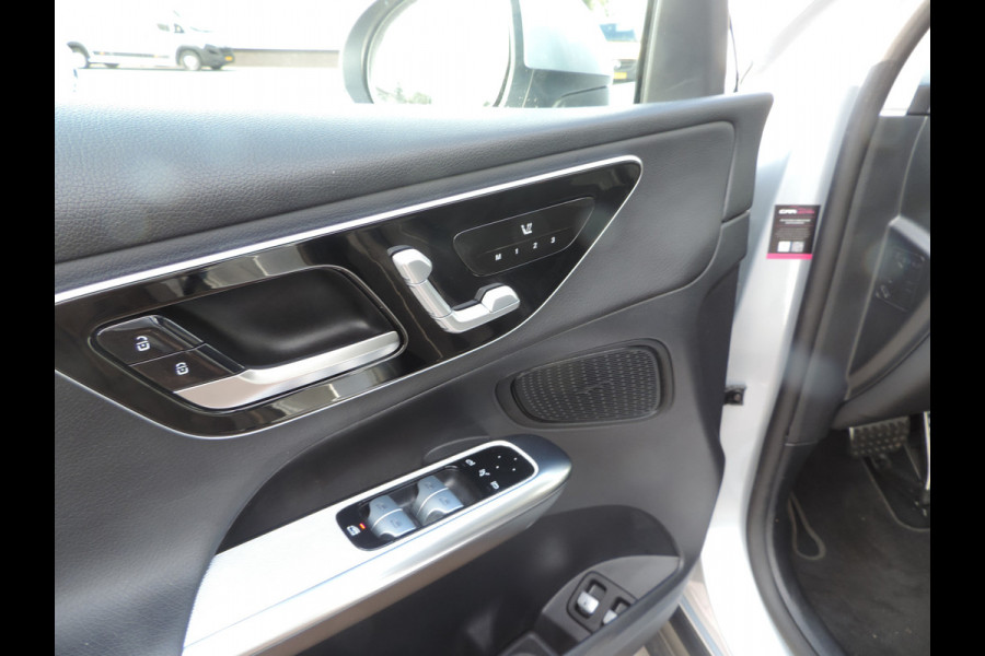 Mercedes-Benz GLC 300e 4MATIC Luxury Line