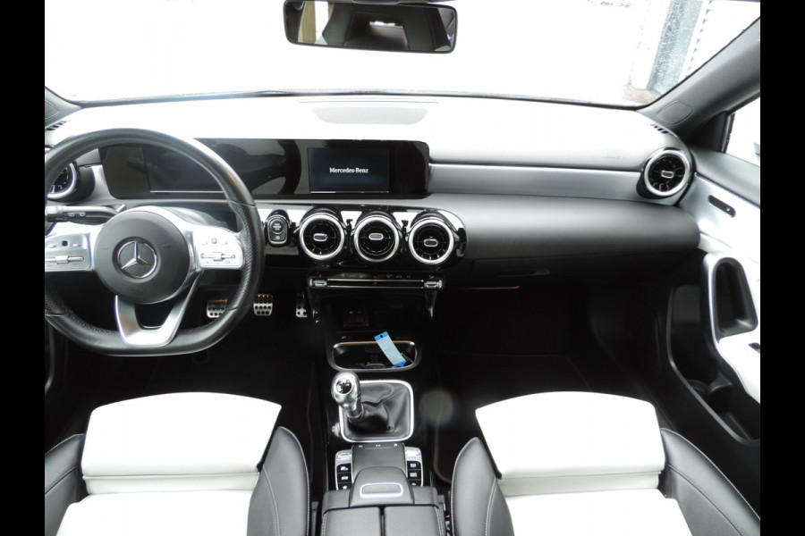 Mercedes-Benz A-Klasse 180 Business Solution AMG Upgrade auto is nieuw zeer mooi