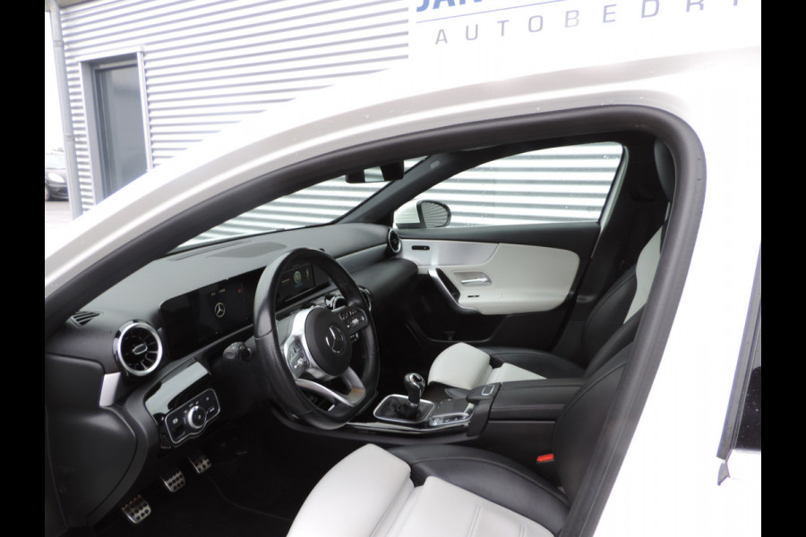 Mercedes-Benz A-Klasse 180 Business Solution AMG Upgrade auto is nieuw zeer mooi
